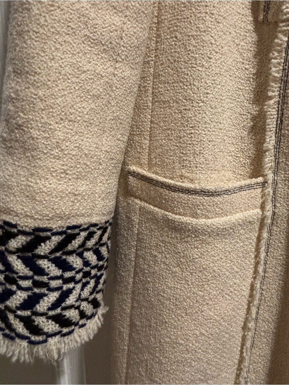 Beautiful Vintage CHANEL Cream Bouclé Coat Herringbone Trim - Picture 7 of 15